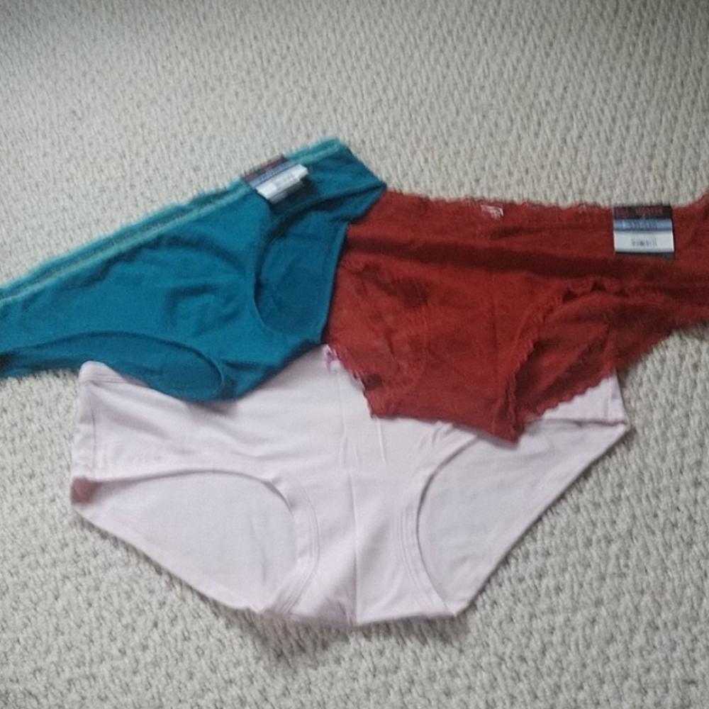 NWT 3 pairs of NO Boundaries hipster underwear